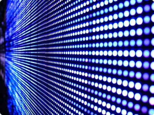 最新の企業 ソリューションについて テスラのオートパイロットの導入: 技術革新とリスク管理に関する研究